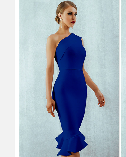 Beautifully Finished Dress in a Timeless Design
