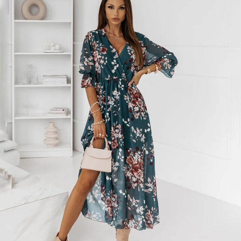 Effortlessly Elegant Dress with a Timeless Design
