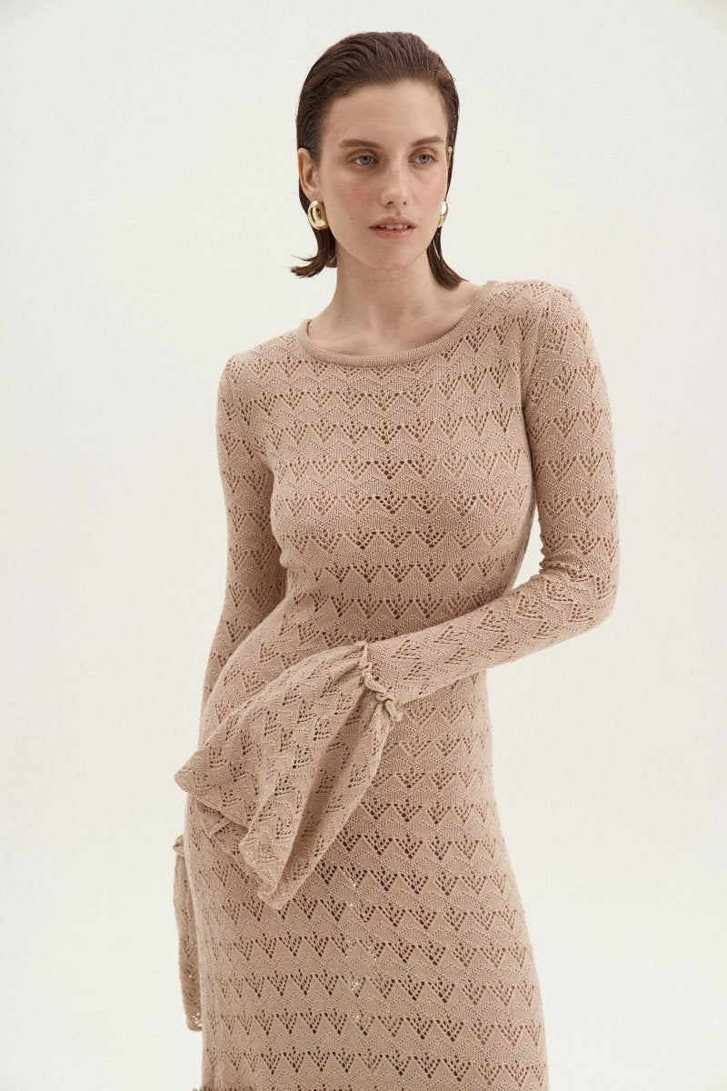 Well Tailored Dress with a Graceful Silhouette