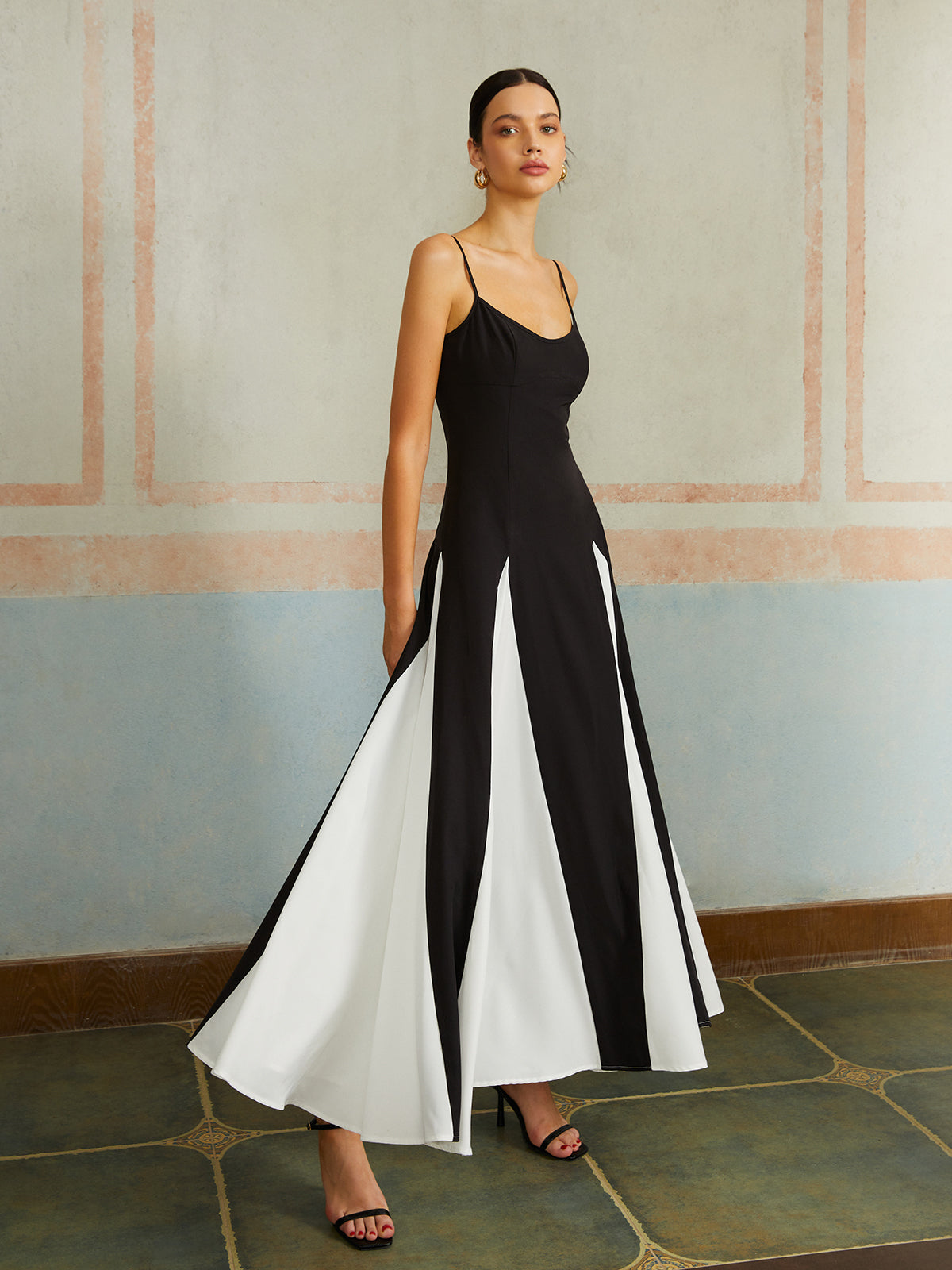 Effortlessly Elegant Dress with a Timeless Design