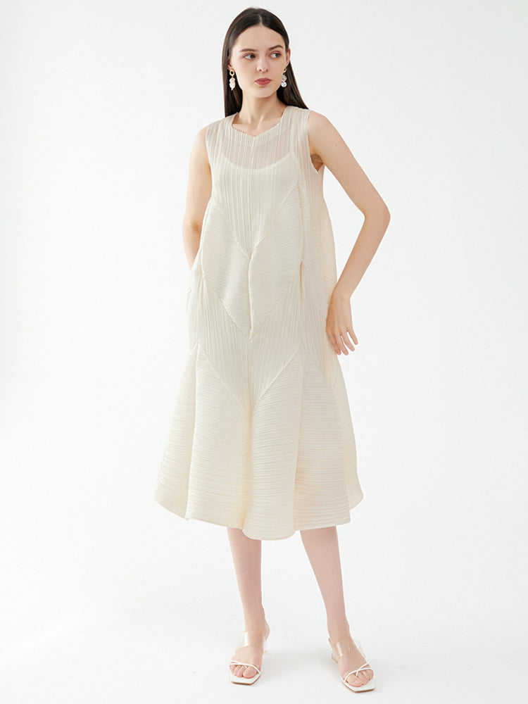 Classic Vintage & Enduringly Stylish Dress