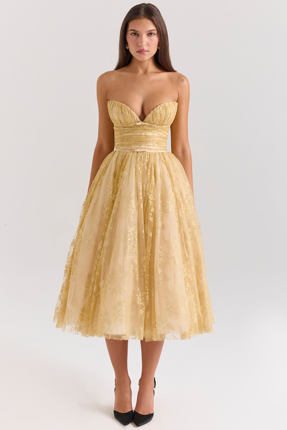 Effortlessly Elegant Dress with a Timeless Design