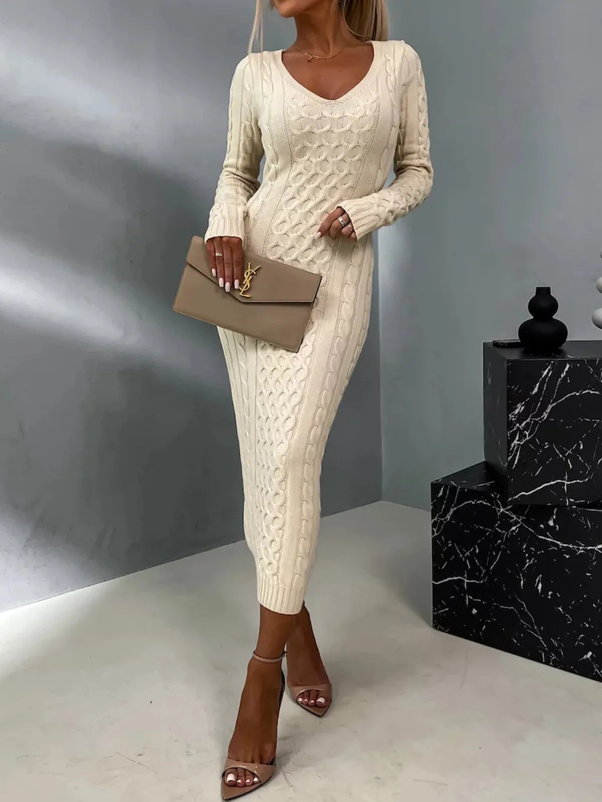 Beautifully Finished Dress in a Timeless Design