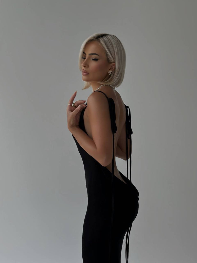 Beautifully Finished Dress in a Timeless Design