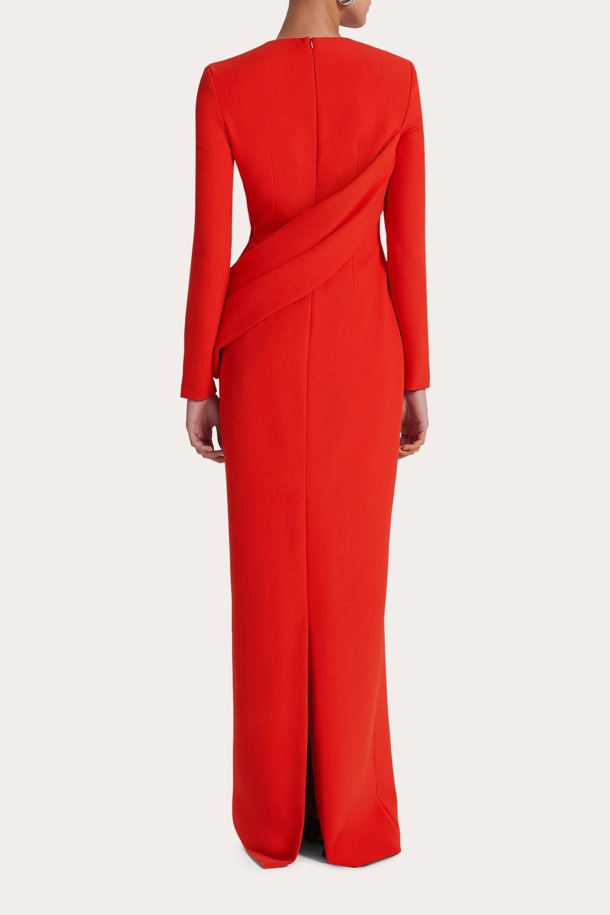 Beautifully Finished Dress in a Timeless Design