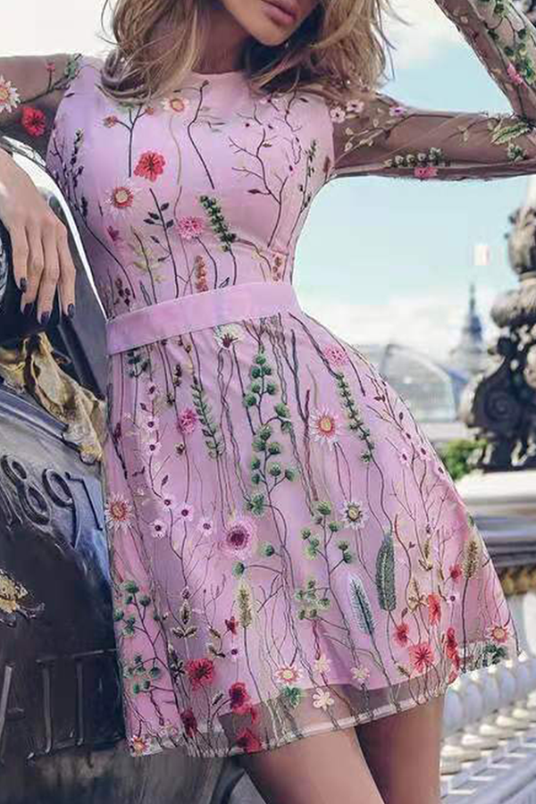 Classic Vintage Dress with a Flattering Fit