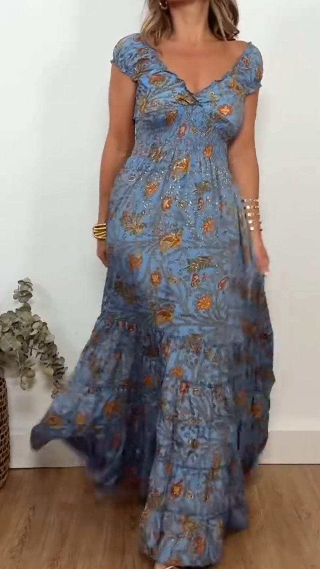 Classic Vintage Dress with a Flattering Fit