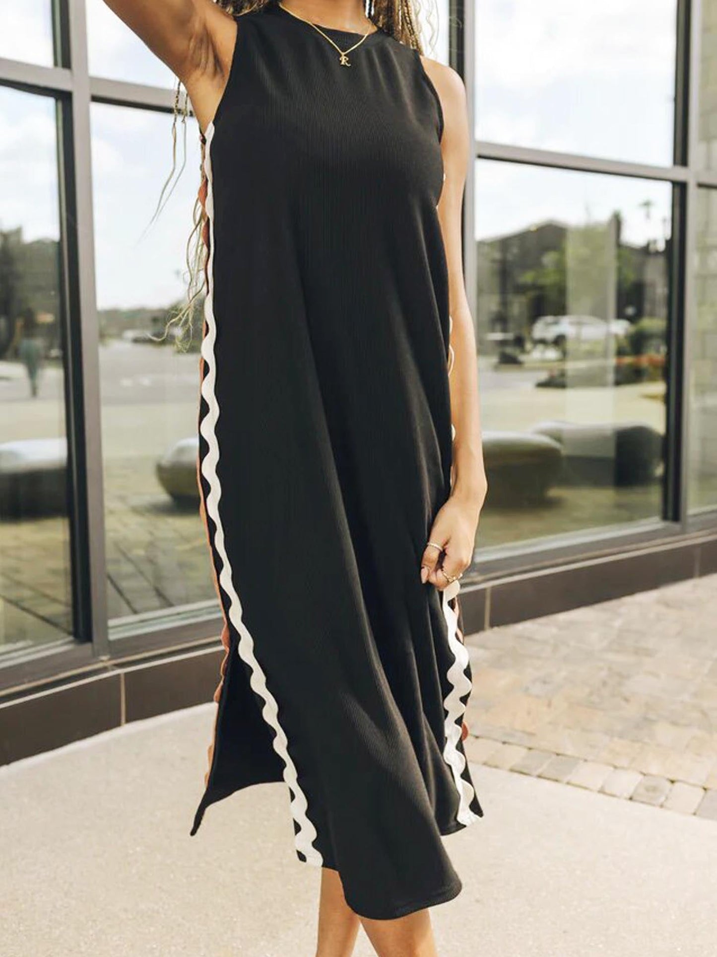 Beautifully Finished Dress in a Timeless Design