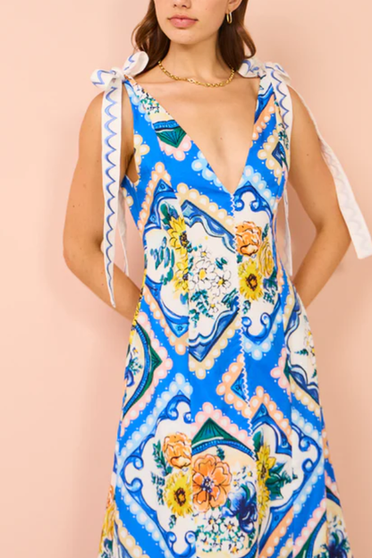 Beautifully Finished Dress in a Timeless Design