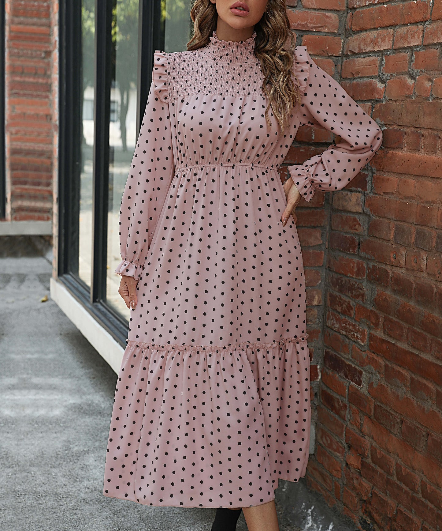 Effortlessly Elegant Dress with a Timeless Design
