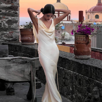 Effortlessly Elegant Dress with a Timeless Design