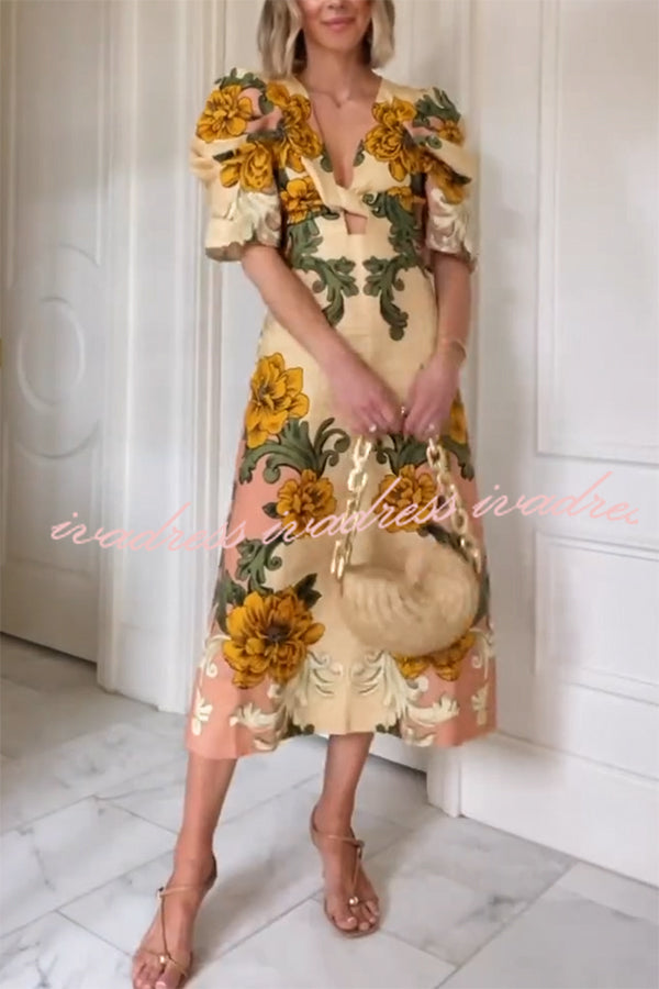 Effortlessly Elegant Dress with a Timeless Design