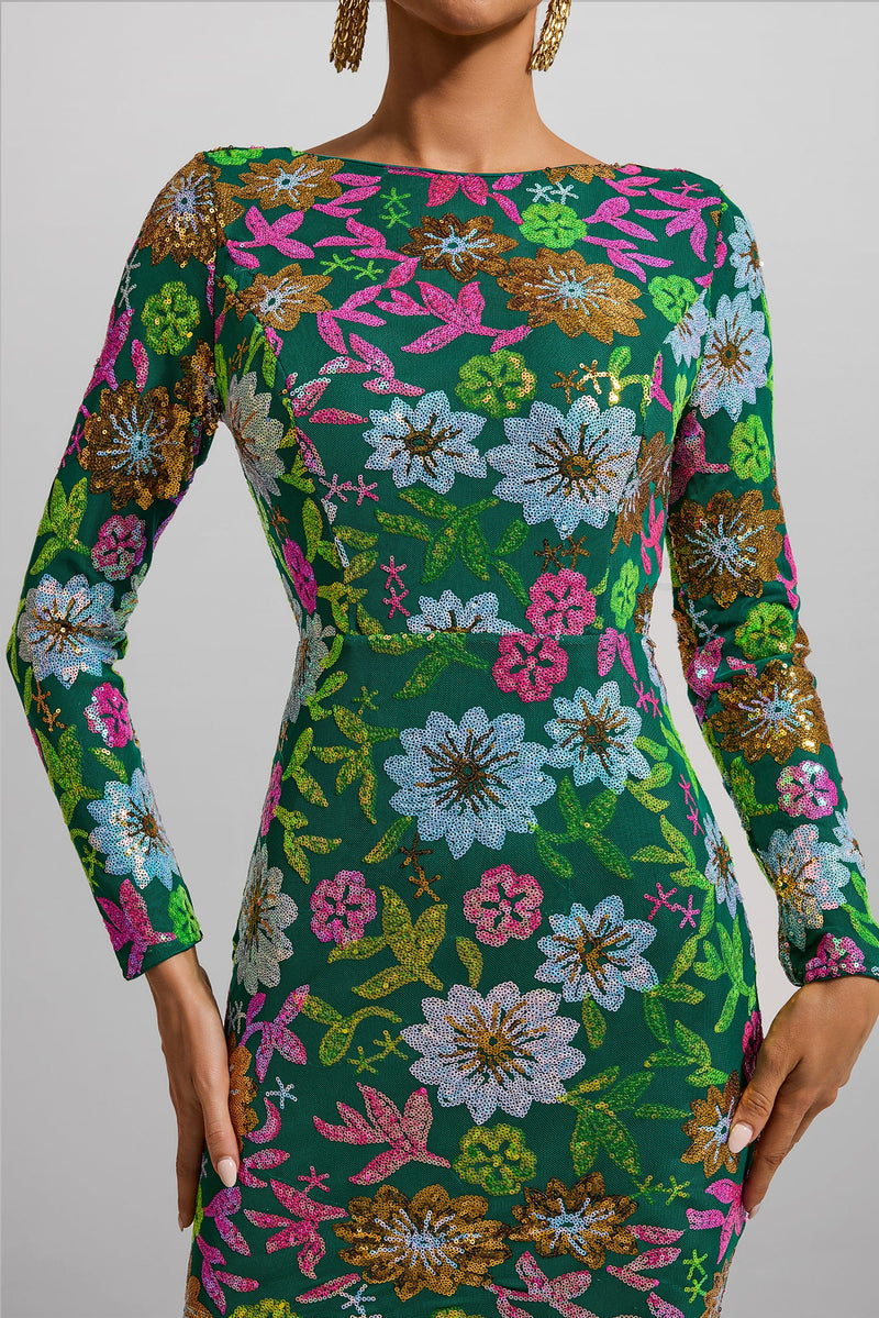 Beautifully Finished Dress in a Timeless Design