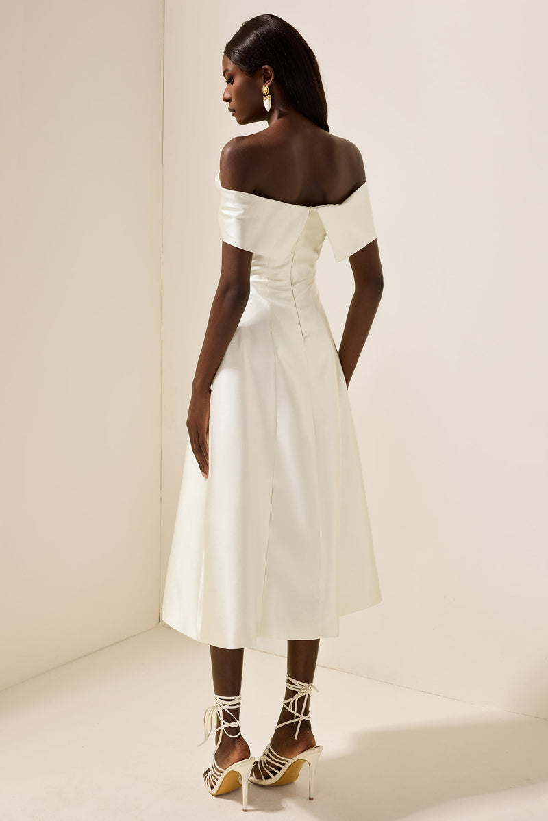 Polished Dress with an Effortless Classic Look