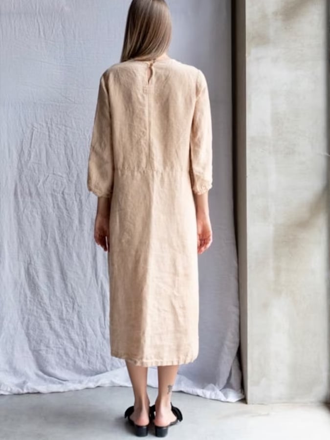 Well Tailored Dress with a Graceful Silhouette