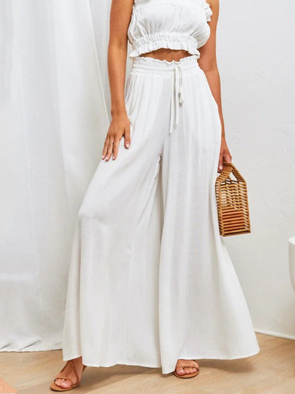 Effortlessly Elegant Pants with a Timeless Design