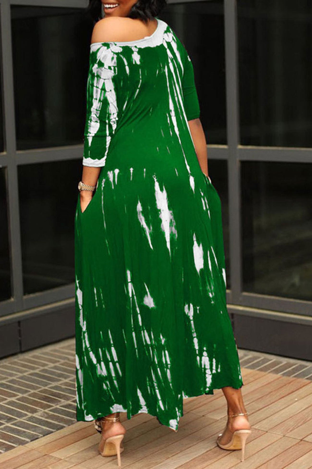 Classic Vintage Dress with a Flattering Fit
