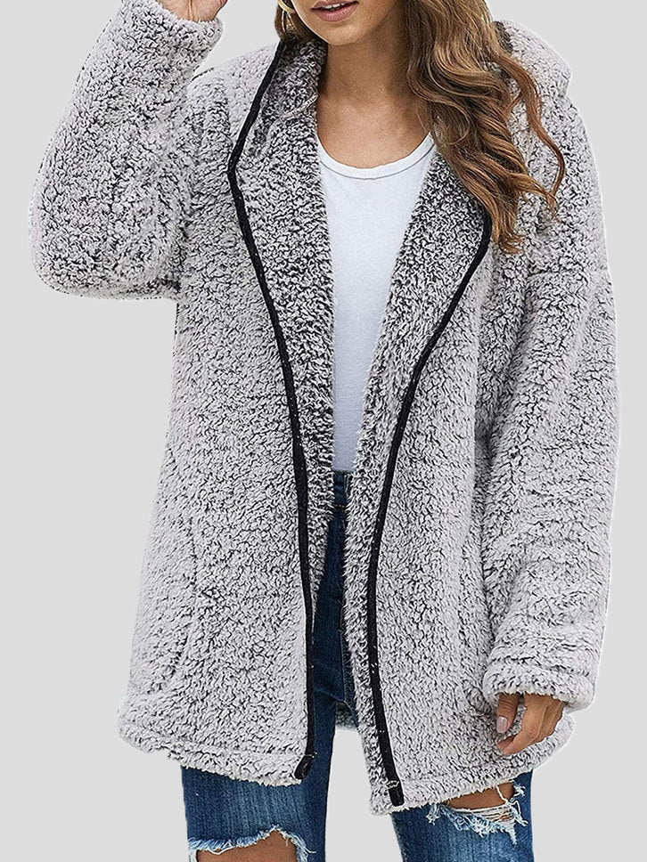Well Tailored Coat with a Graceful Silhouette