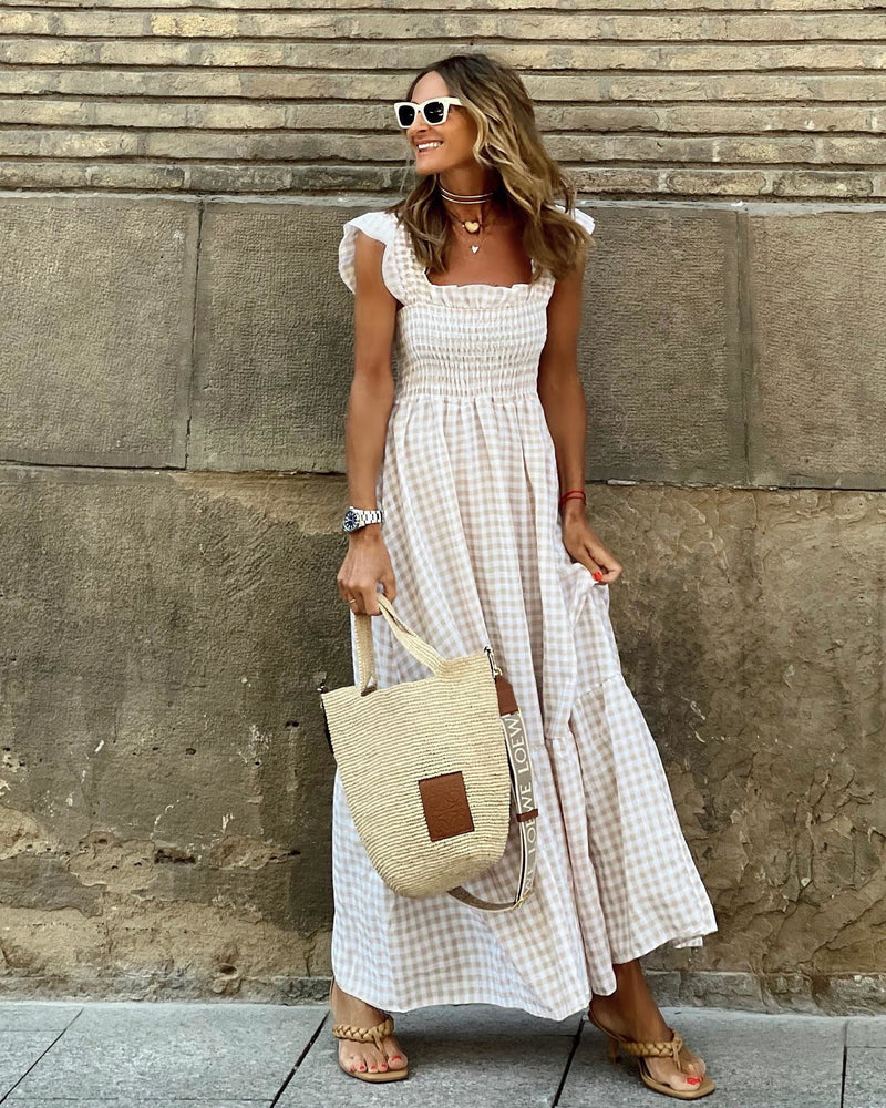 Beautifully Finished Dress in a Timeless Design