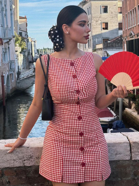 Beautifully Finished Dress in a Timeless Design