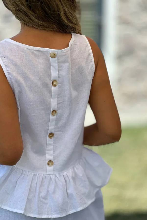 Effortlessly Elegant Pants with a Timeless Design