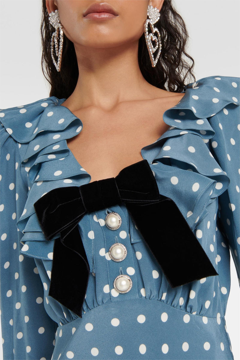 Beautifully Finished Dress in a Timeless Design