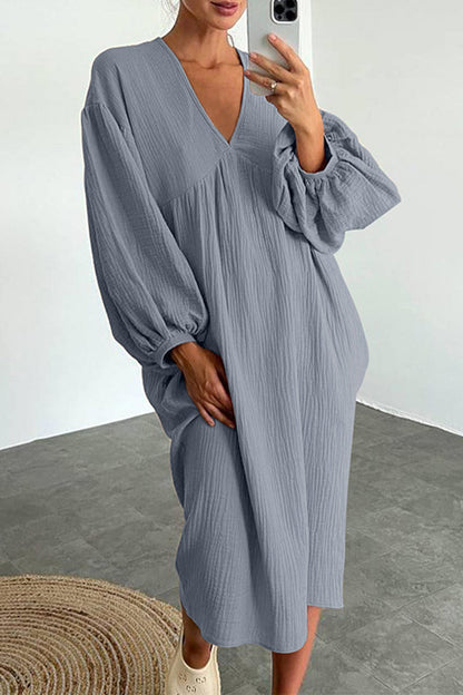 Beautifully Finished Dress in a Timeless Design