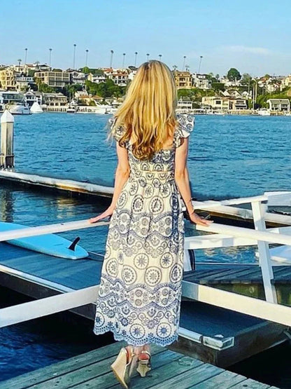 Beautifully Finished Dress in a Timeless Design