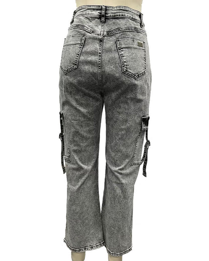 Effortlessly Elegant Pants with a Timeless Design