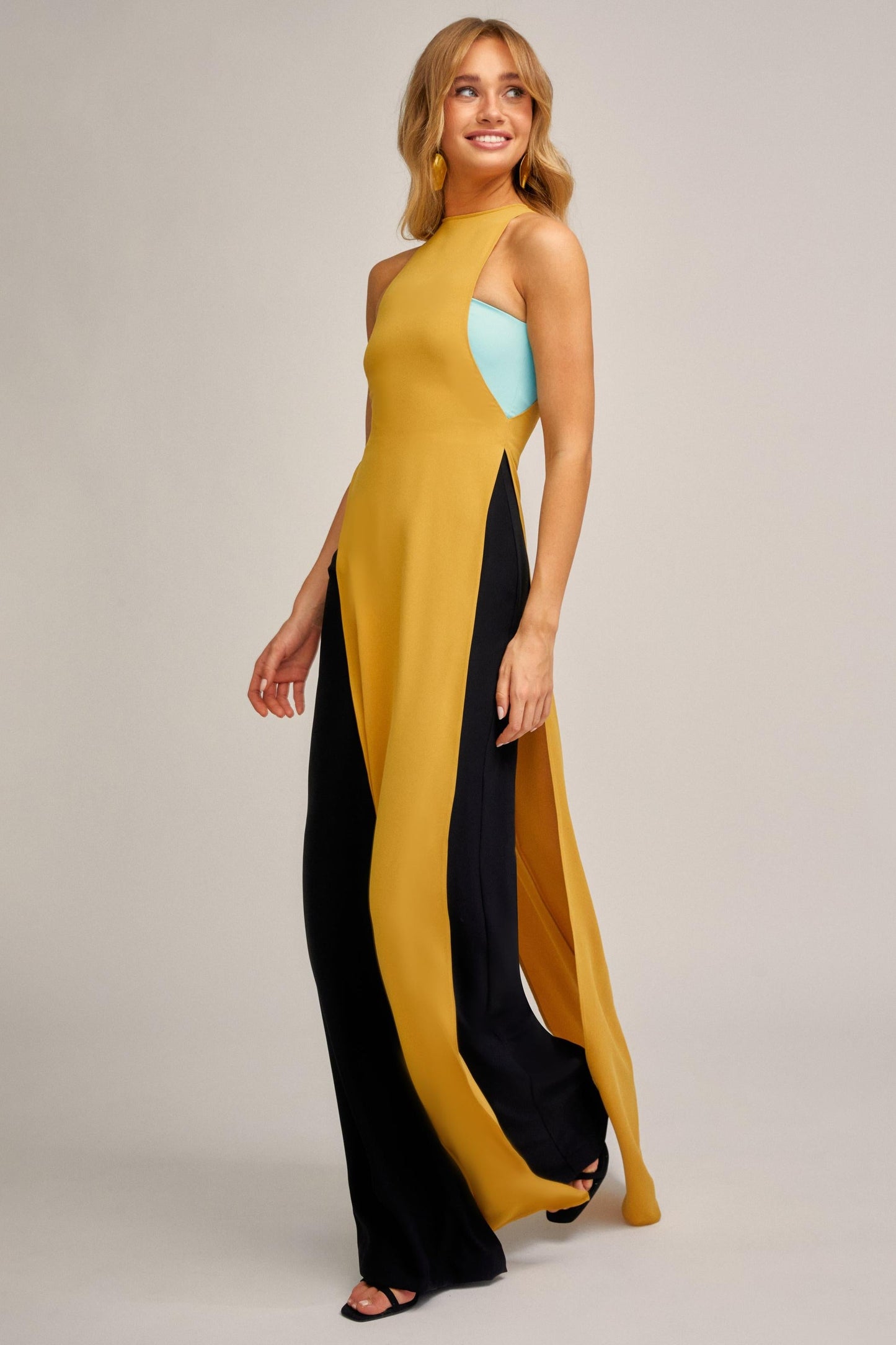 Well Tailored Garment with a Graceful Silhouette
