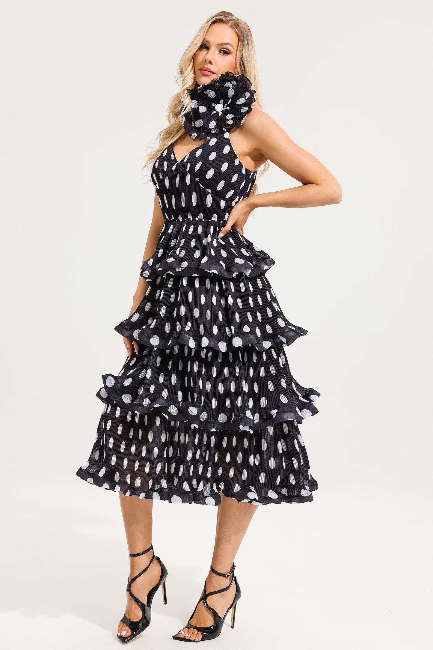 Effortlessly Elegant Dress with a Timeless Design