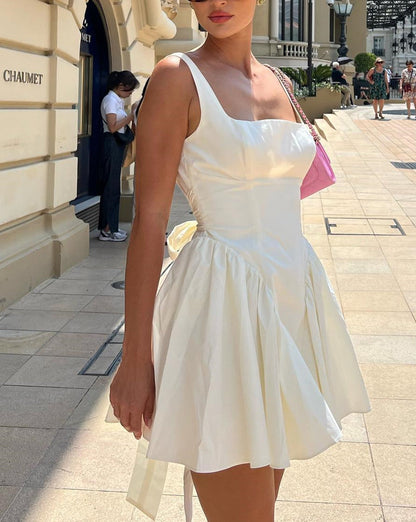 Effortlessly Elegant Dress with a Timeless Design