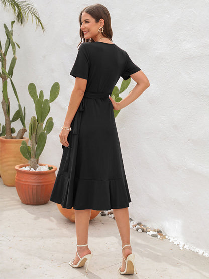 Effortlessly Elegant Dress with a Timeless Design