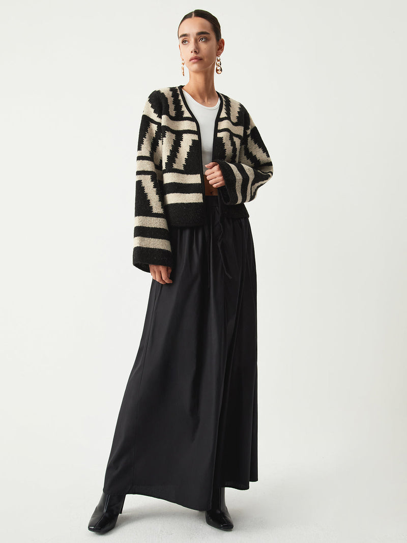 Well Tailored Cardigan with a Graceful Silhouette