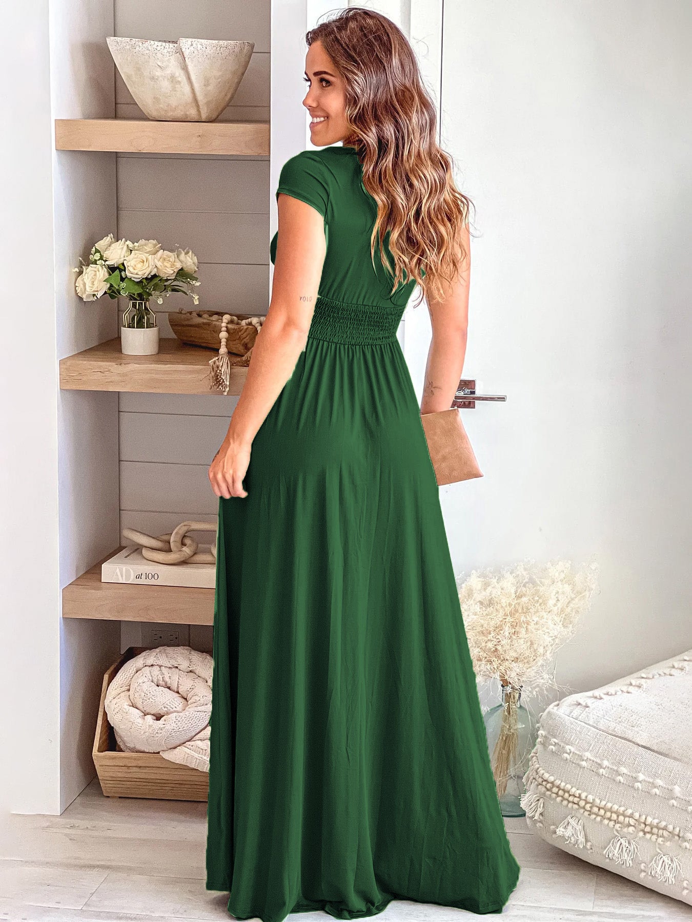 Effortlessly Elegant Dress with a Timeless Design