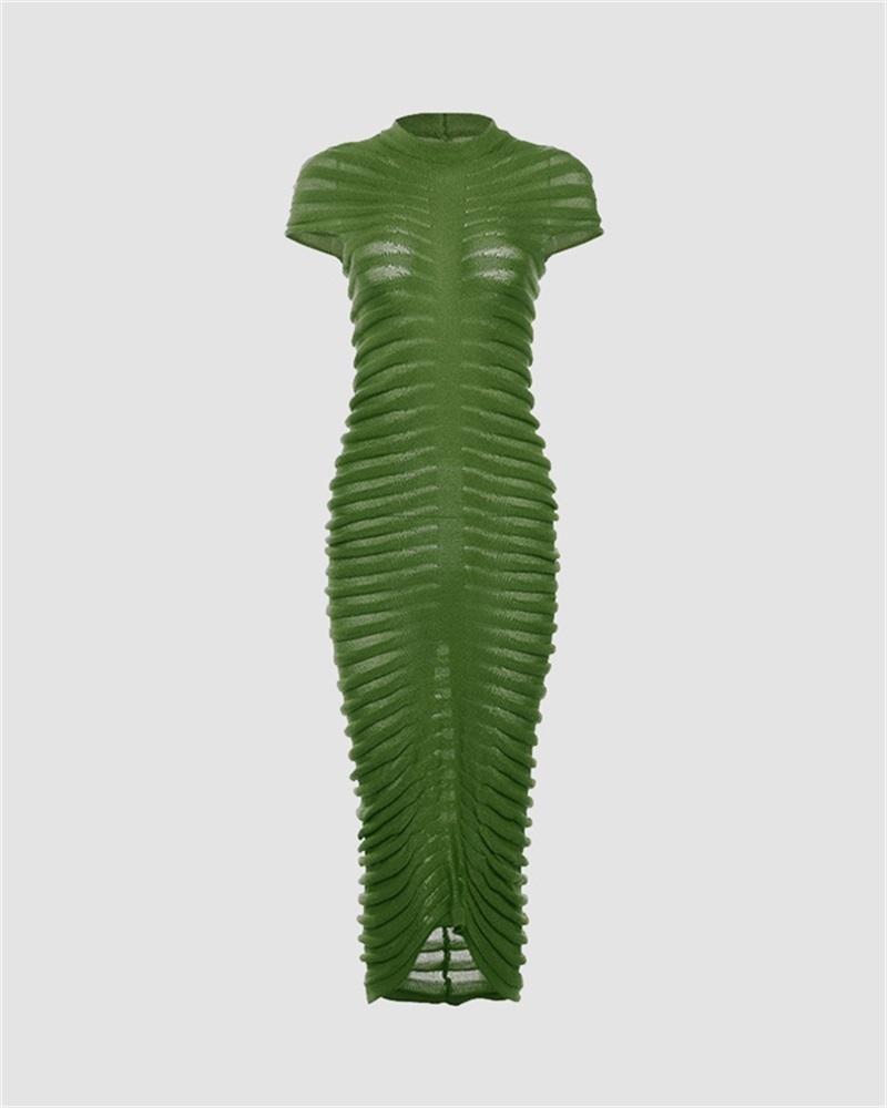 Well Tailored Dress with a Graceful Silhouette