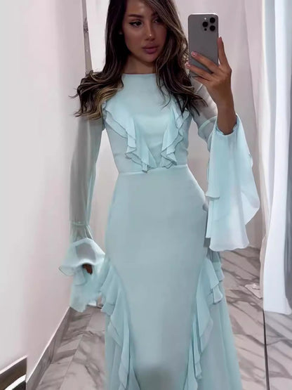Beautifully Finished Dress in a Timeless Design