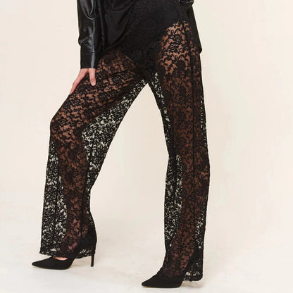 Effortlessly Elegant Pants with a Timeless Design