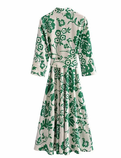 Well Tailored Dress with a Graceful Silhouette
