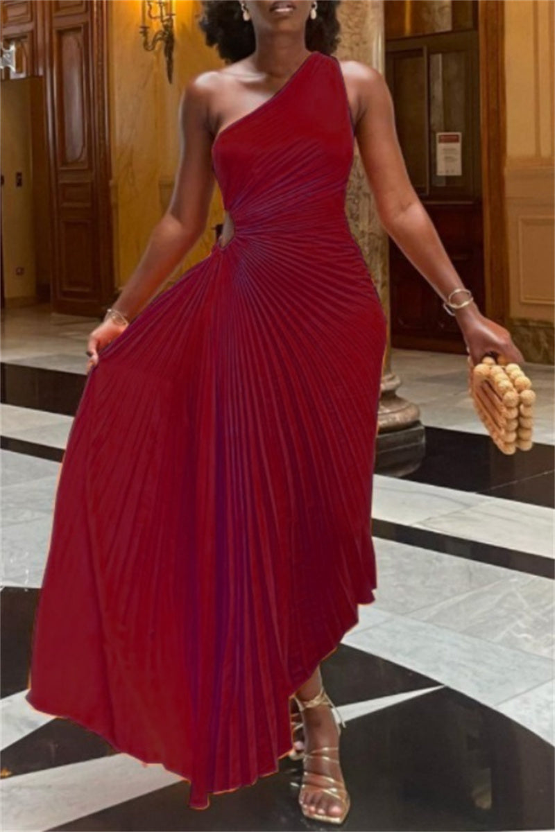 Well Tailored Dress with a Graceful Silhouette