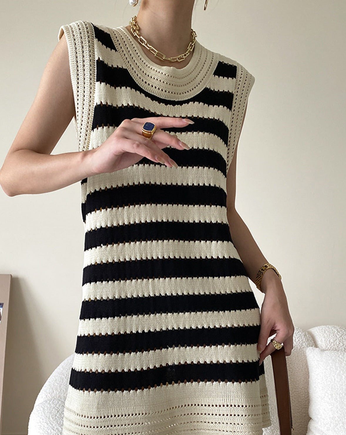Effortlessly Elegant Dress with a Timeless Design