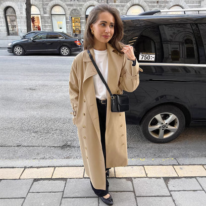 Well Tailored Coat with a Graceful Silhouette