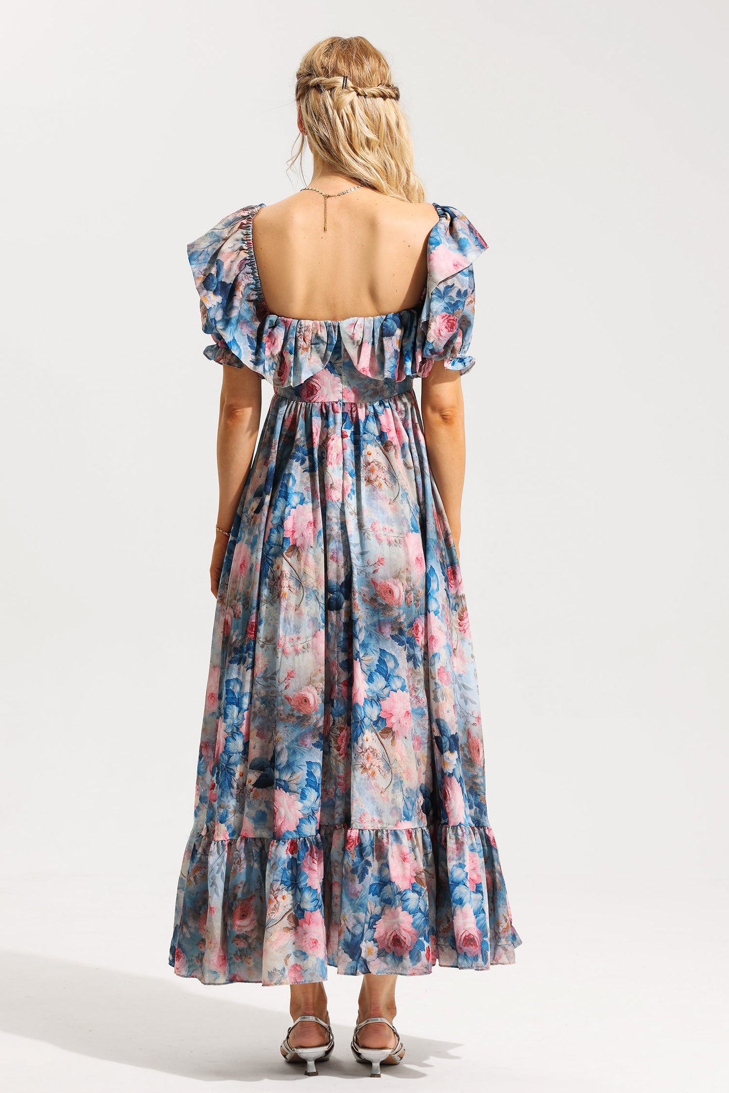 Beautifully Finished Dress in a Timeless Design