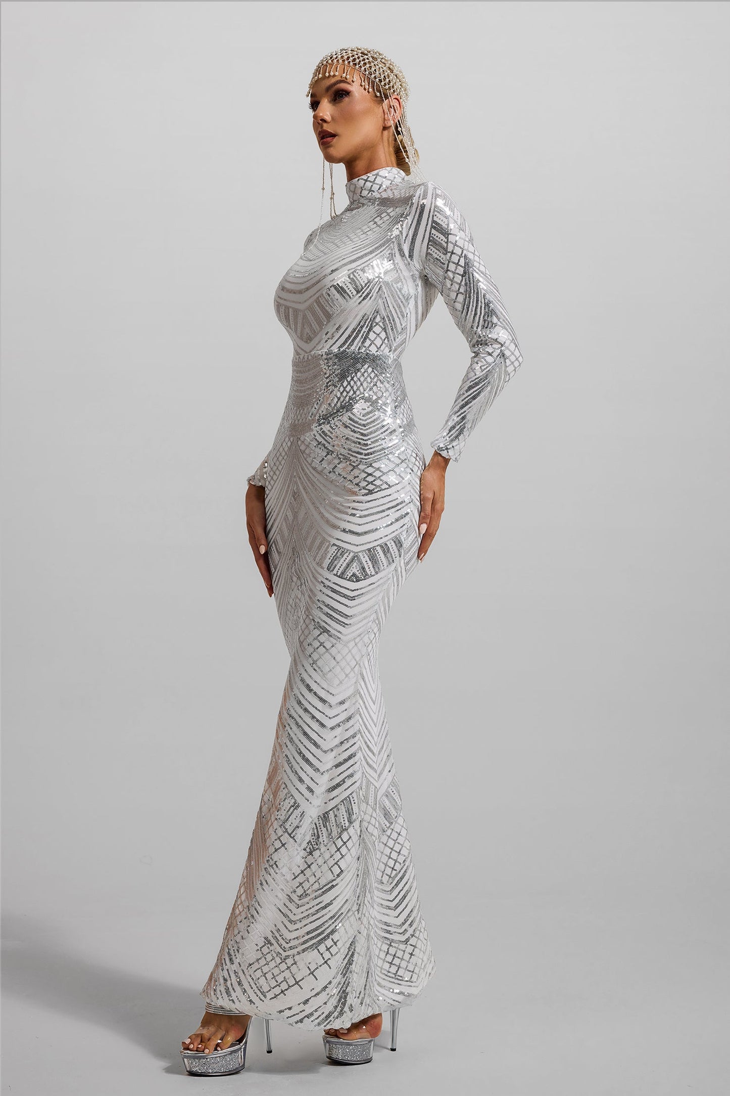 Well Tailored Dress with a Graceful Silhouette