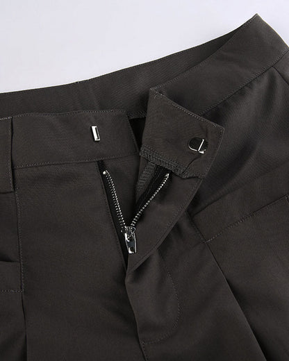 Effortlessly Elegant Pants with a Timeless Design