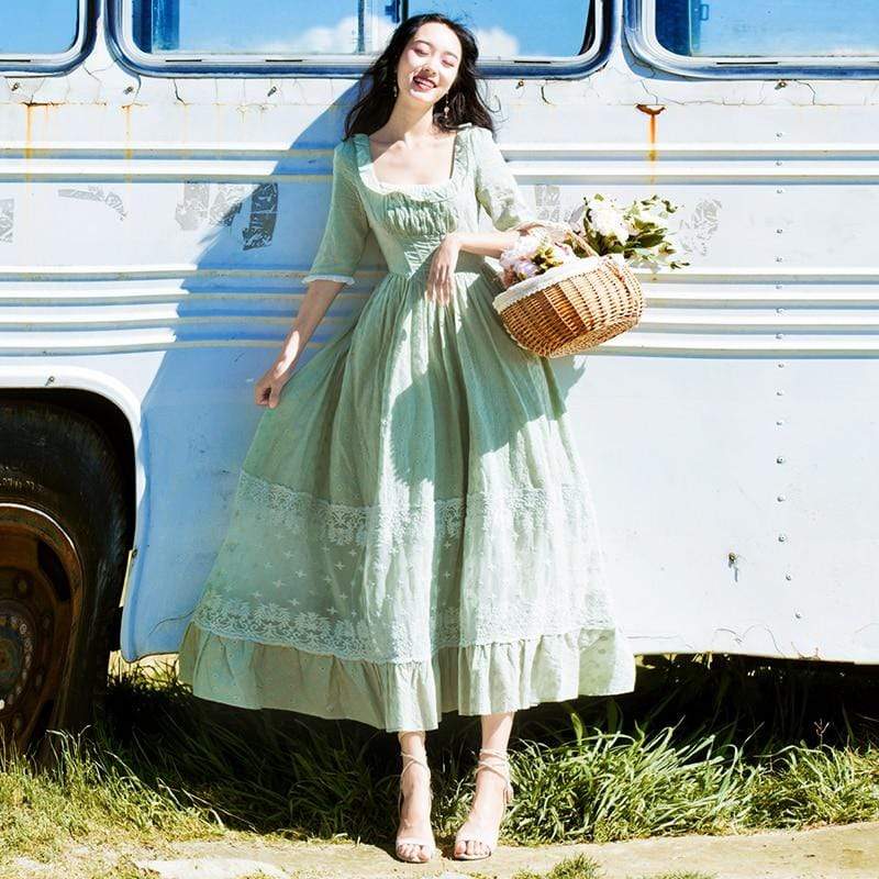 Beautifully Crafted Dress in a Classic Style