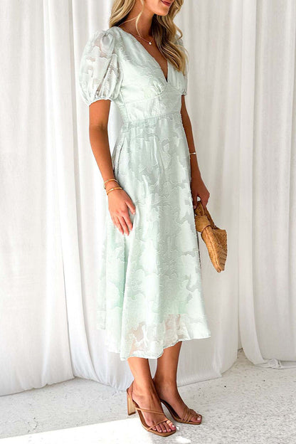 Gracefully Styled Dress for Any Occasion