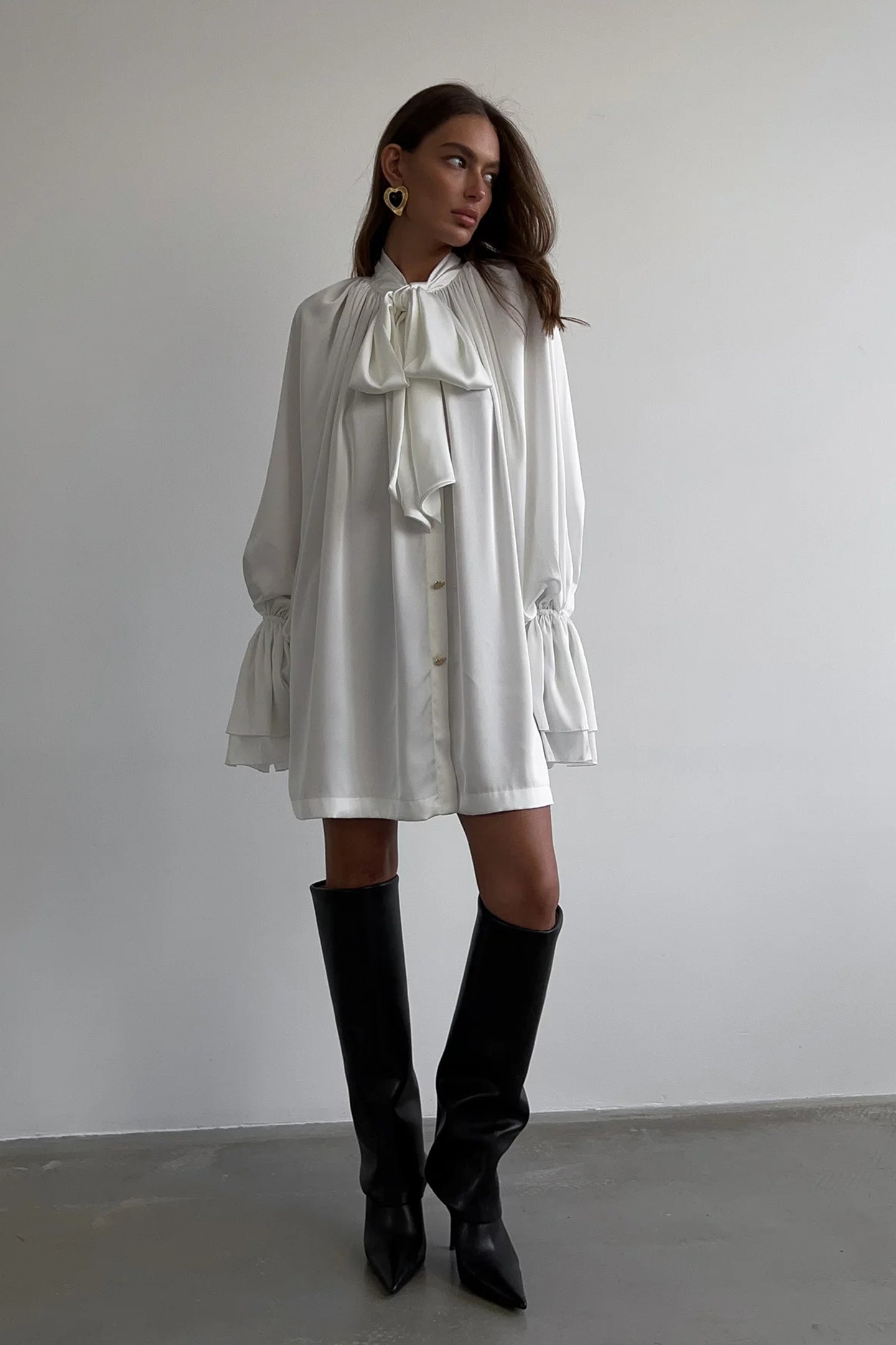Beautifully Finished Dress in a Timeless Design