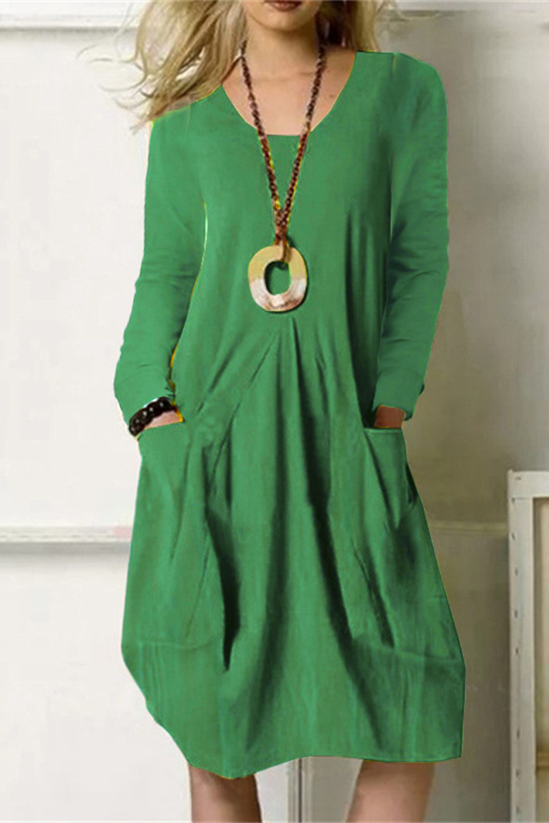 Classic Vintage Dress with a Flattering Fit