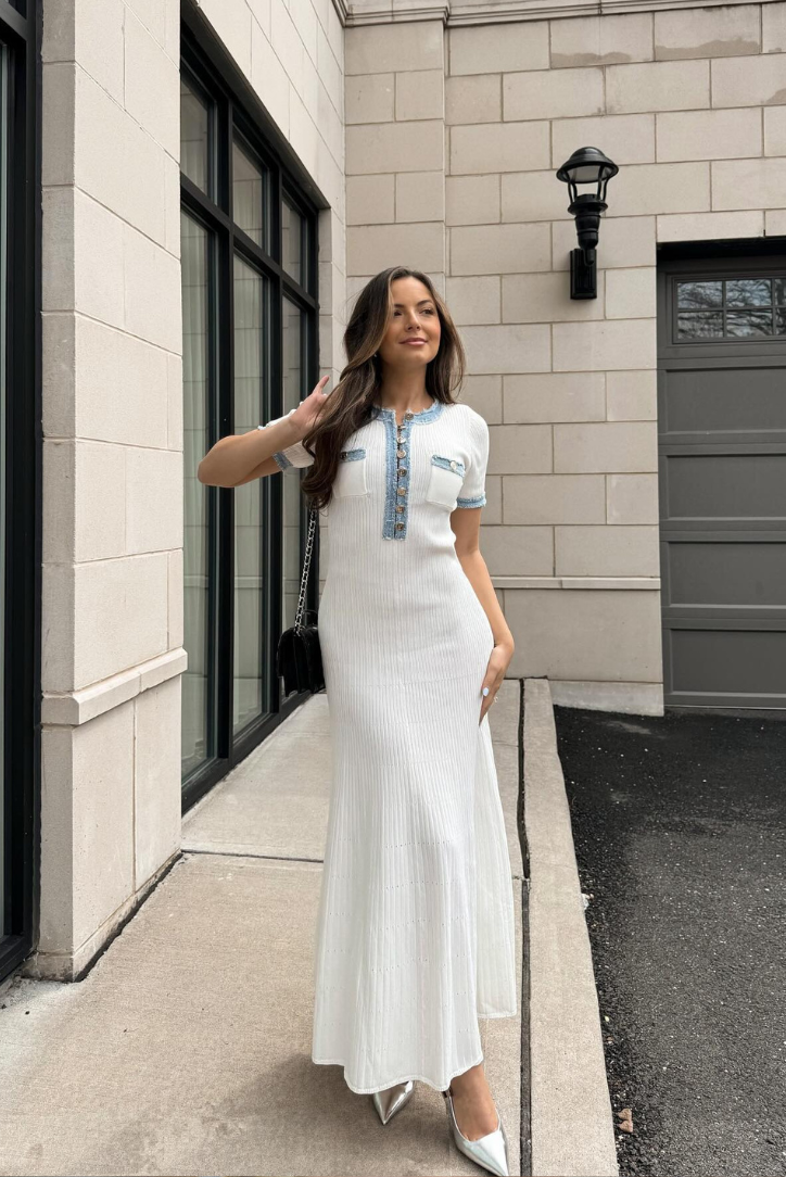 Beautifully Finished Dress in a Timeless Design